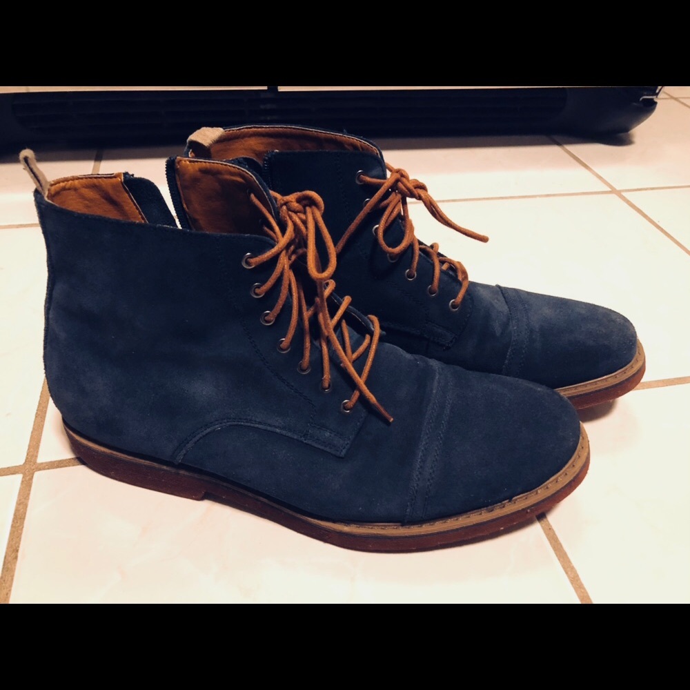 Men’s size 12 suede boots